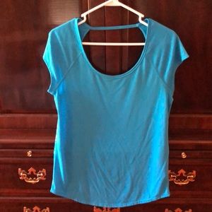 Sz Scoop neck T-shirt EUC poly, rayon, spandex SOLD